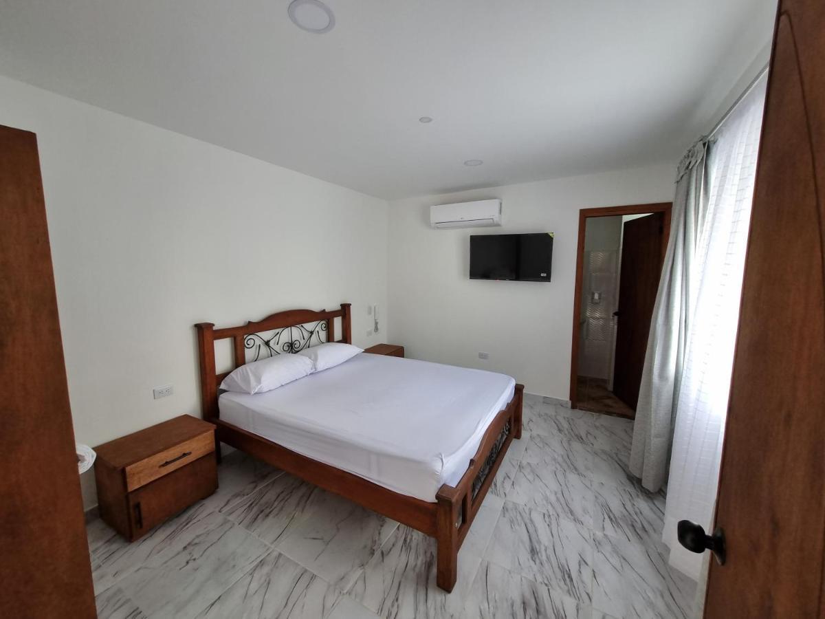 Hotel Antonella Plaza Pinchote ภายนอก รูปภาพ