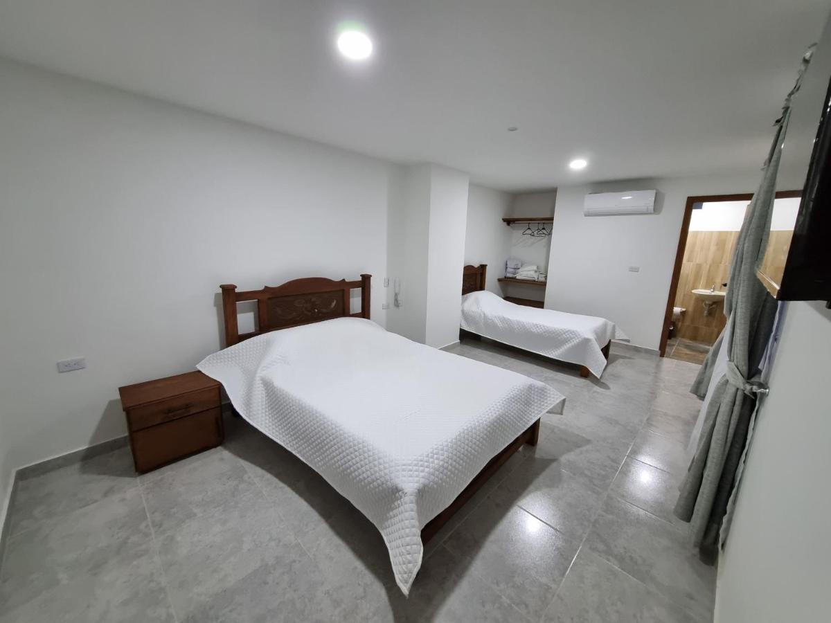 Hotel Antonella Plaza Pinchote ภายนอก รูปภาพ